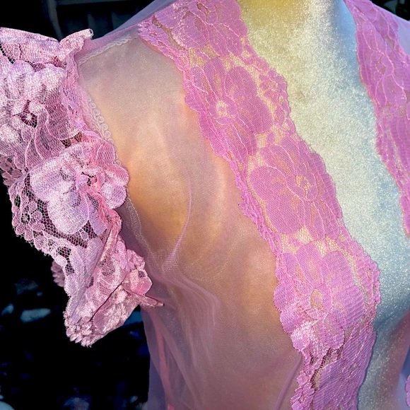 Sheer pink vest - Picture 2 of 5